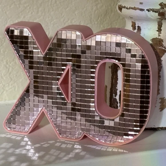 🪩🪩 Pink XO Disco Ball Decor - Picture 2 of 7